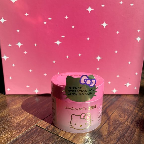 Hello Kitty Korean Skincare and Travel Case Bundle - Picture 3 of 11